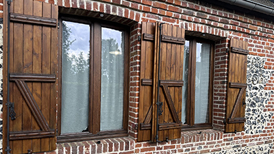 Wooden joinery renovated with LandVac vacuum insulating glazing