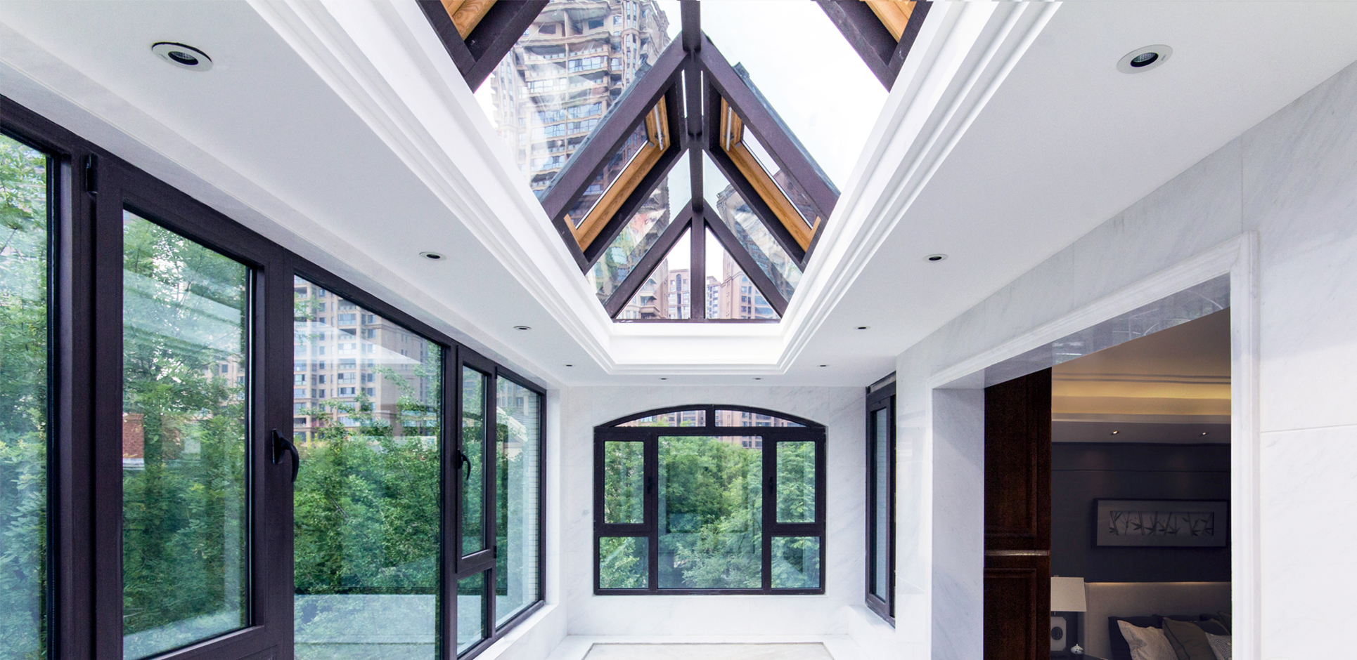 Landvac vacuum insulated glazing for skylighr roofs